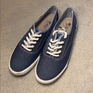 Denim boat shoes 💙
